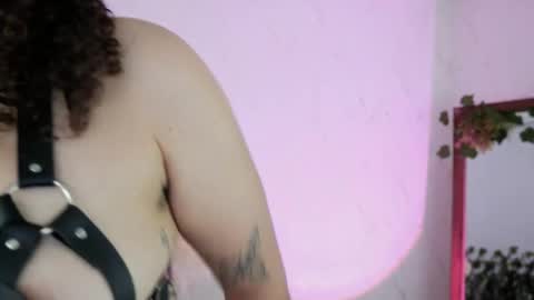 Snapshot of merida_bell18 chatting on 11/21/25, 10:52 Merida Bell online show from 11/21/25, 10:52