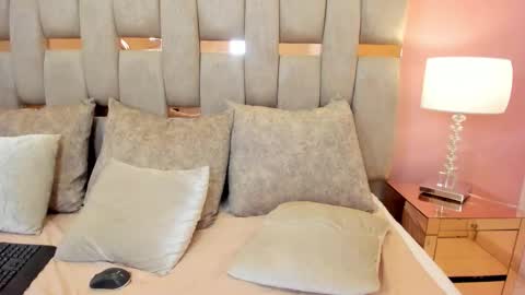 merielenbloom online show from 11/28/25, 04:48