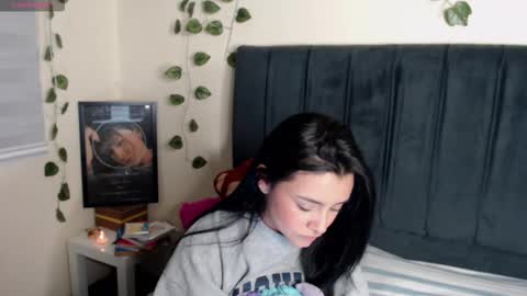 Snapshot of merilynwhithe_ chatting on 09/19/25, 03:30 Merilyn online show from 09/19/25, 03:30