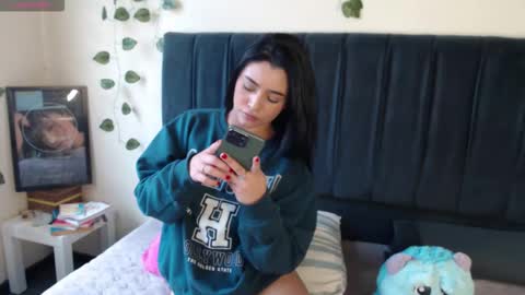 Snapshot of merilynwhithe_ chatting on 09/19/25, 05:46 Merilyn online show from 09/19/25, 05:46