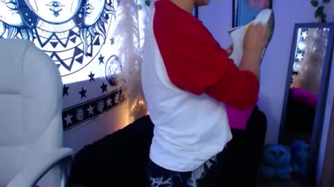 Snapshot of merilynwhithe_ chatting on 11/11/25, 03:12 Merilyn online show from 11/11/25, 03:12