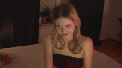 Snapshot of mermaids_ chatting on 12/21/24, 11:45 Lara OFFLINE online show from 12/21/24, 11:45