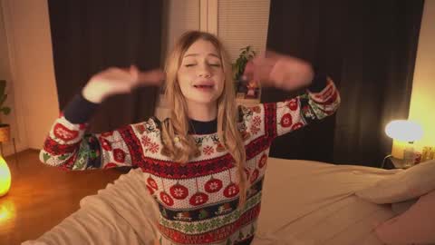 Snapshot of mermaids_ chatting on 12/23/24, 01:18 Lara OFFLINE online show from 12/23/24, 01:18