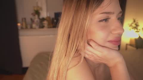 Snapshot of mermaids_ chatting on 12/31/24, 12:32 Lara OFFLINE online show from 12/31/24, 12:32