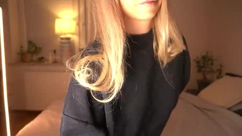 Lara OFFLINE  online show from 02/12/26, 08:26