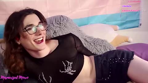 mesmerized_mowo online show from 09/09/25, 10:31