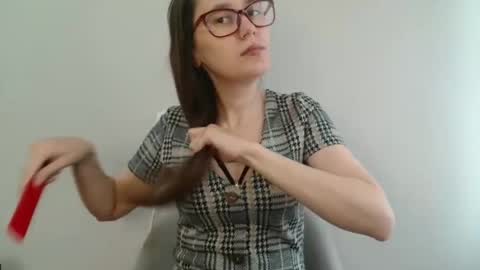 Snapshot of mesmerizing_hypn0_goddess chatting on 10/15/25, 09:42 Jessica online show from 10/15/25, 09:42