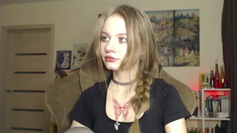 Snapshot of metacatharsis chatting on 02/25/26, 04:27 Eva online show from 02/25/26, 04:27