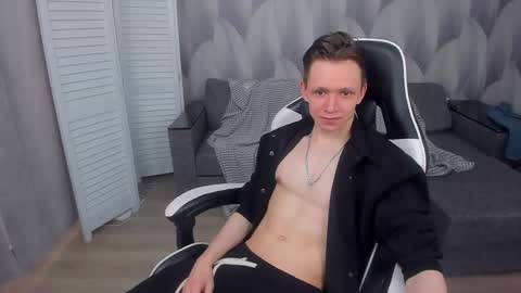 Snapshot of meverik_oushen chatting on 04/14/26, 07:25 MEVERIK OUSHEN online show from 04/14/26, 07:25