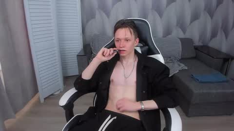 Snapshot of meverik_oushen chatting on 04/15/26, 08:10 MEVERIK OUSHEN online show from 04/15/26, 08:10