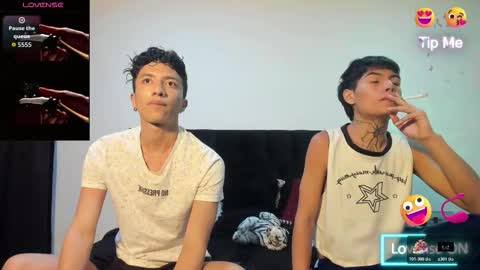 Snapshot of mhatias_ chatting on 10/27/25, 01:20 MATHIAS online show from 10/27/25, 01:20