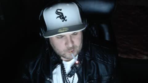 Snapshot of mi_vida21 chatting on 01/31/25, 11:35 just ask online show from 01/31/25, 11:35