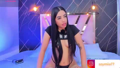 Snapshot of mia77_ chatting on 06/12/26, 12:53 Mia online show from 06/12/26, 12:53