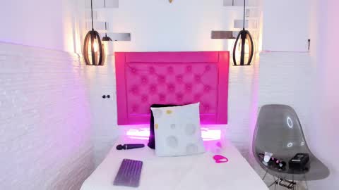 Mia Blonde online show from 02/18/25, 10:58