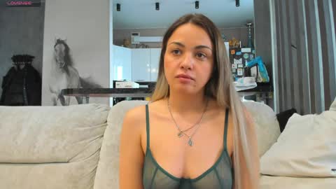 Mia online show from 05/06/26, 02:51
