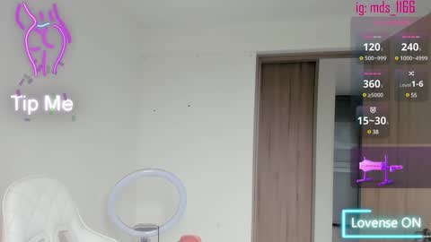 Mia adams  online show from 02/08/25, 09:36