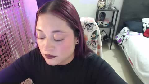 mia online show from 09/10/25, 12:43