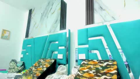 Mia online show from 09/09/25, 11:43