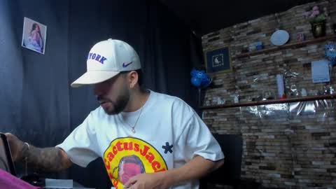 Snapshot of mia_and_vincentt chatting on 09/28/25, 04:18 Mia and vincentt model indepent online show from 09/28/25, 04:18