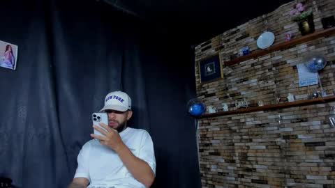 Snapshot of mia_and_vincentt chatting on 11/15/25, 01:03 Mia and vincentt model indepent online show from 11/15/25, 01:03