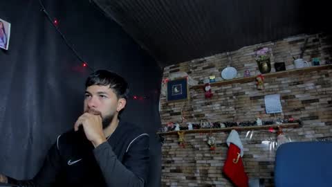 Snapshot of mia_and_vincentt chatting on 12/17/25, 05:13 Mia and vincentt model indepent online show from 12/17/25, 05:13