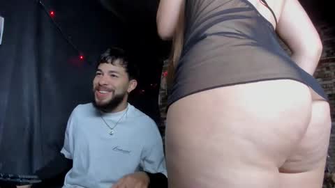 Snapshot of mia_and_vincentt chatting on 12/19/25, 04:08 Mia and vincentt model indepent online show from 12/19/25, 04:08