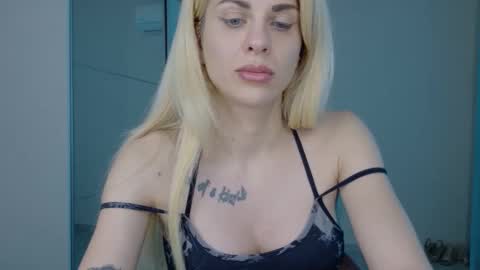 mia_angel online show from 05/25/26, 04:46