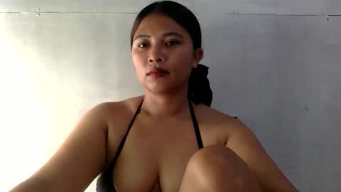 Snapshot of mia_bella04 chatting on 02/21/26, 02:23 mia_bella04 online show from 02/21/26, 02:23