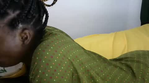 aishah petite online show from 02/04/25, 12:44