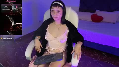 Snapshot of mia_bloom2 chatting on 02/09/26, 05:00 mia online show from 02/09/26, 05:00