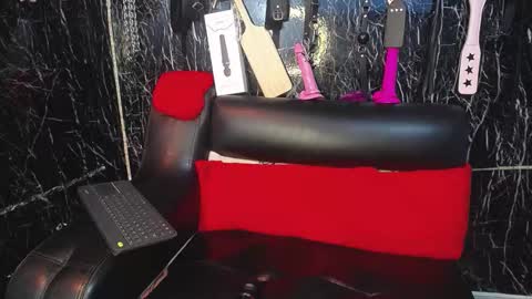 Snapshot of mia_boobs_19 chatting on 03/06/25, 12:00 mia Independent model Thanks to everyone for your support online show from 03/06/25, 12:00