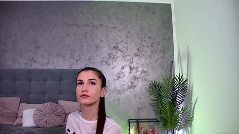 Freya Allen online show from 12/03/24, 10:40