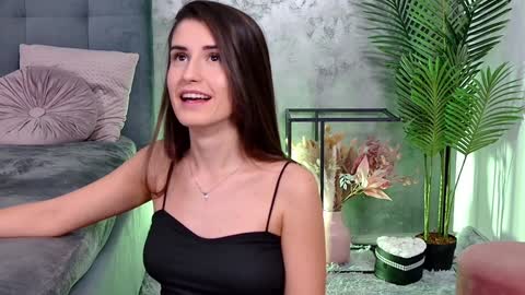 Freya Allen online show from 12/06/24, 10:08