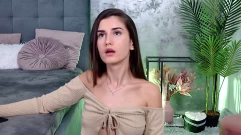 Freya Allen online show from 12/11/24, 10:06