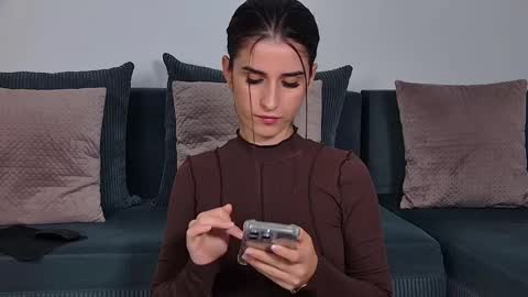 Freya Allen online show from 11/14/25, 09:46