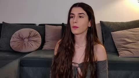 Snapshot of mia_carter99 chatting on 04/21/26, 09:17 Freya Allen online show from 04/21/26, 09:17