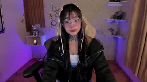 Mia online show from 09/21/25, 07:32