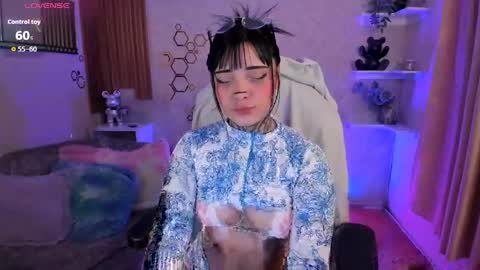 Mia online show from 04/19/26, 05:51