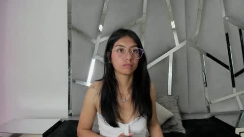 Snapshot of mia_clark18 chatting on 10/21/25, 09:04 mia_clark18 online show from 10/21/25, 09:04