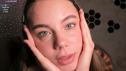 Mia  next stream Thursday 1400 UTC1 Friday 1400 UTC1 online show from 11/12/25, 02:39