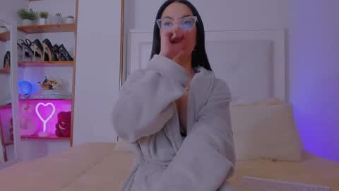 Sarah Luna online show from 03/05/25, 07:49