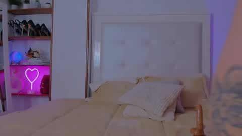 Sarah Luna online show from 03/12/25, 02:23