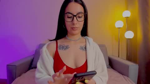 Sarah Luna online show from 03/04/26, 10:27