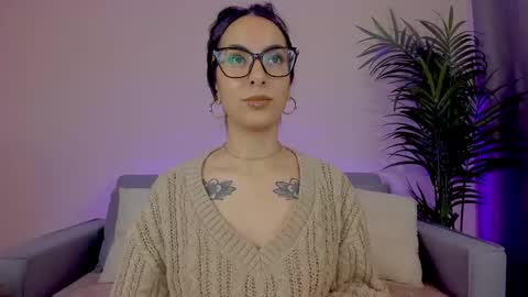 Sarah Luna online show from 05/06/26, 01:16