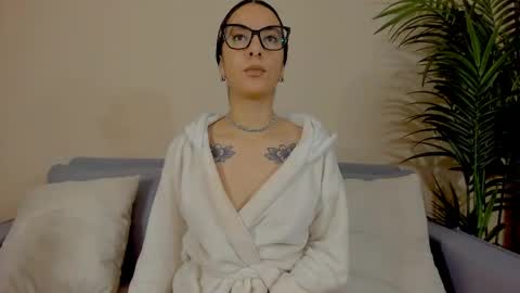 Sarah Luna online show from 05/10/26, 12:54