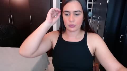 Snapshot of mia_danielsx chatting on 12/29/24, 01:34 Mia online show from 12/29/24, 01:34