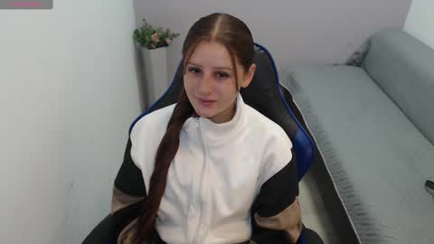 Mia online show from 10/03/25, 01:30