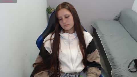 Mia online show from 10/16/25, 01:23