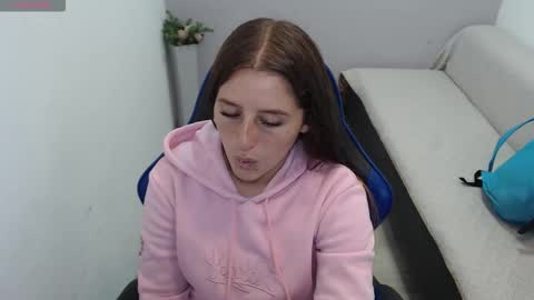 Mia online show from 11/04/25, 01:21