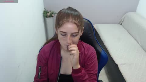 Mia online show from 11/07/25, 01:22